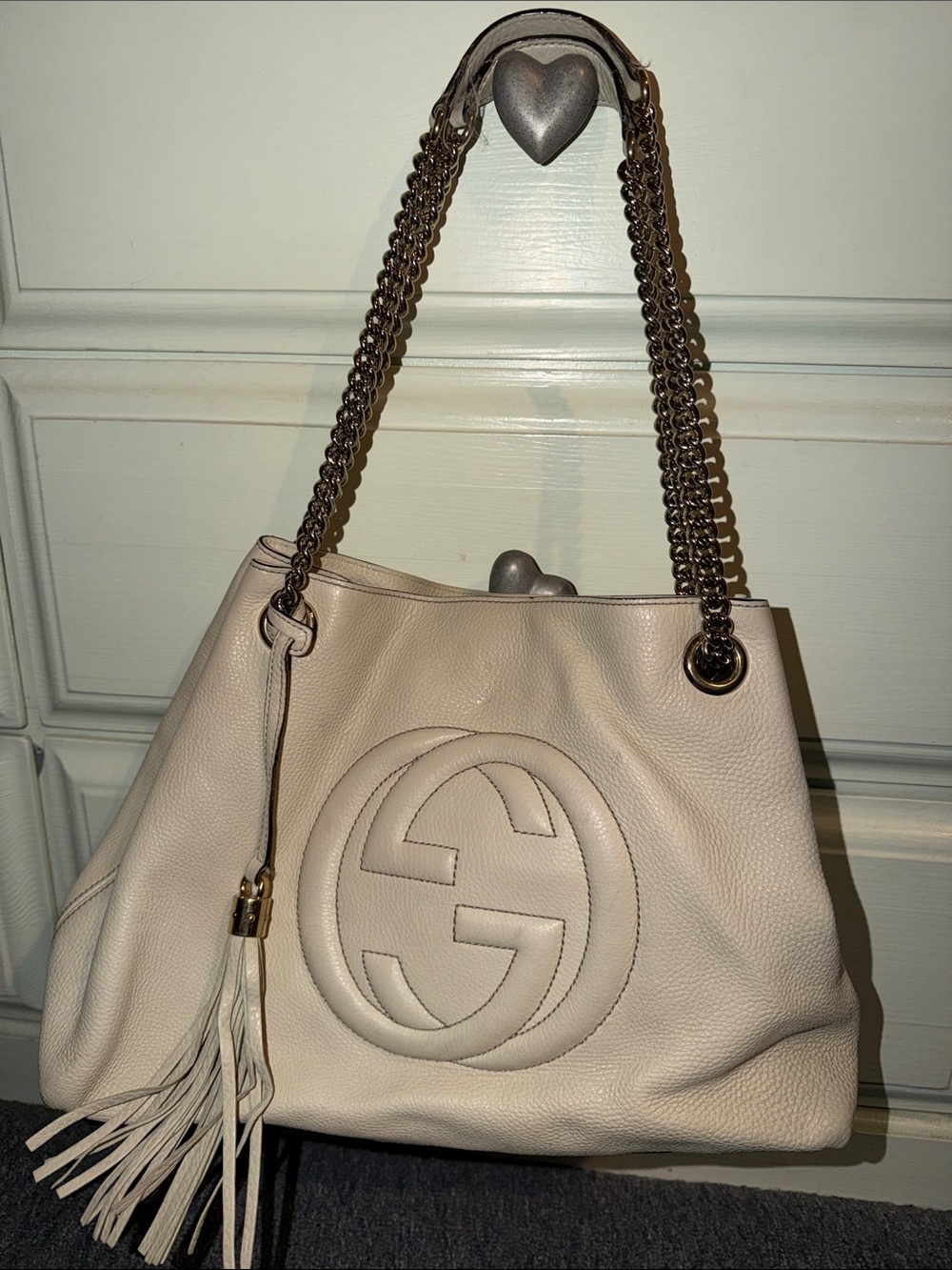 Gucci Cream Pebbled Leather Shoulder Bag with Tassel and Chain Strap